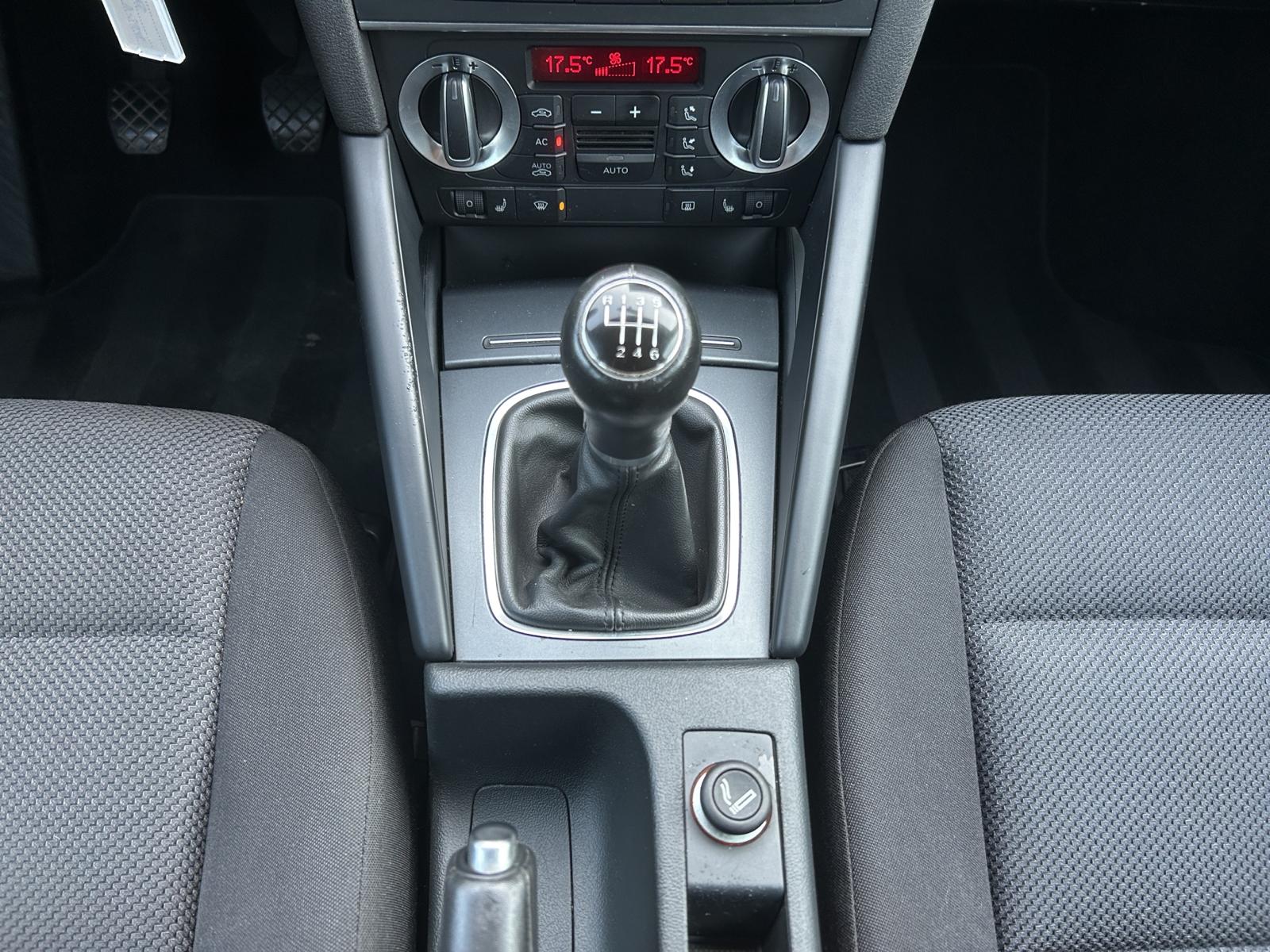 AUDI A3 Sportback 1.4 TFSI Attraction-image-18