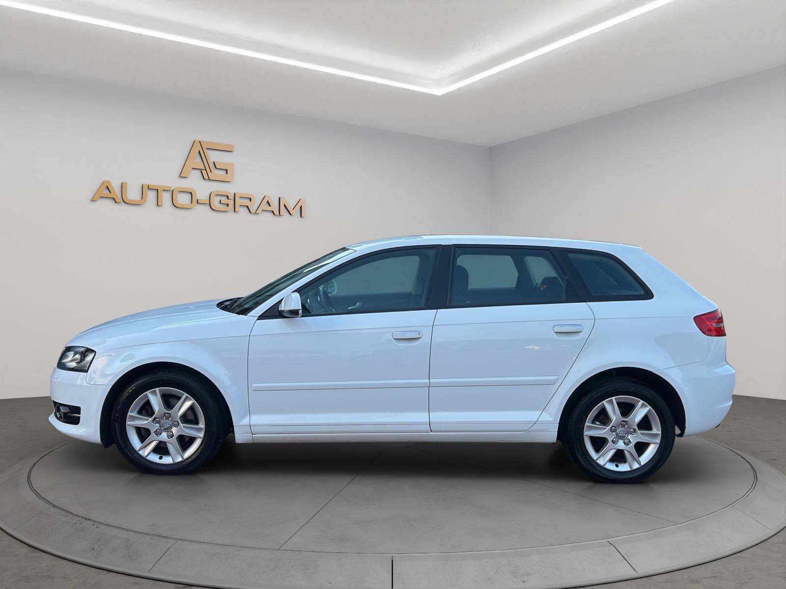 AUDI A3 Sportback 1.4 TFSI Attraction-image-1