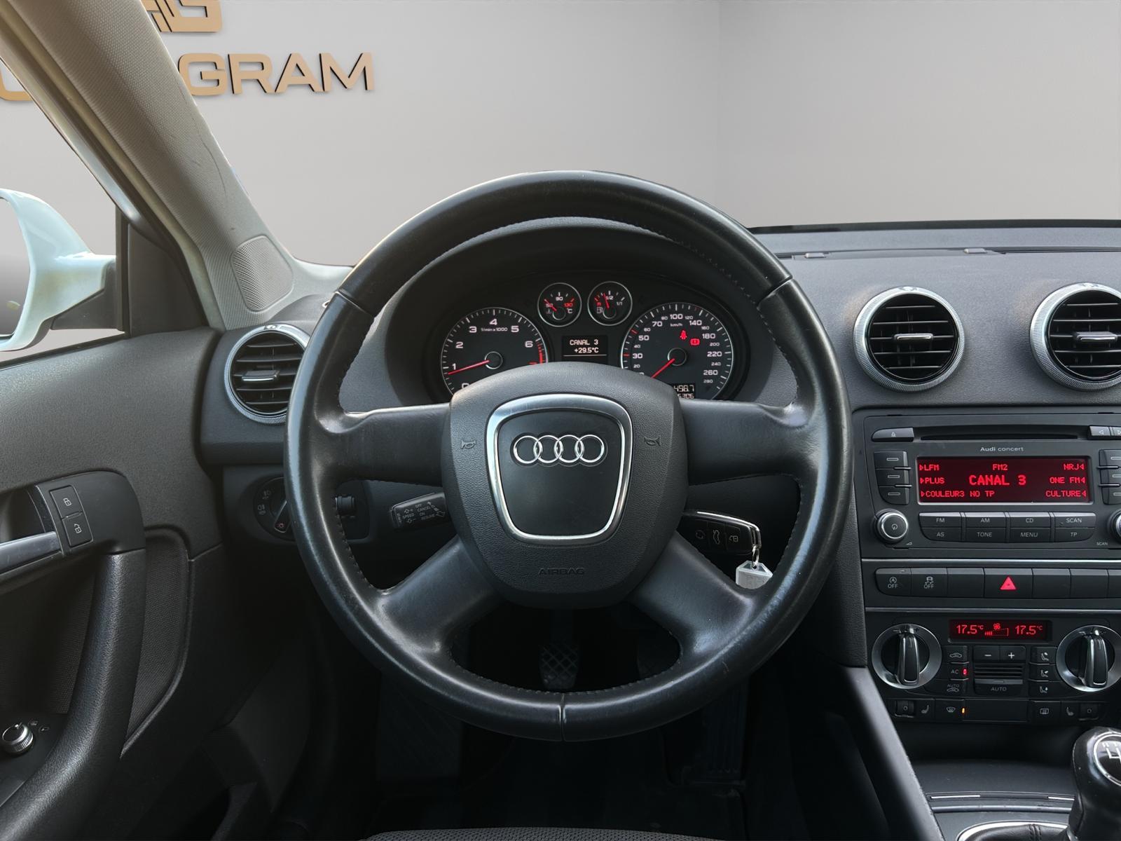AUDI A3 Sportback 1.4 TFSI Attraction-image-14