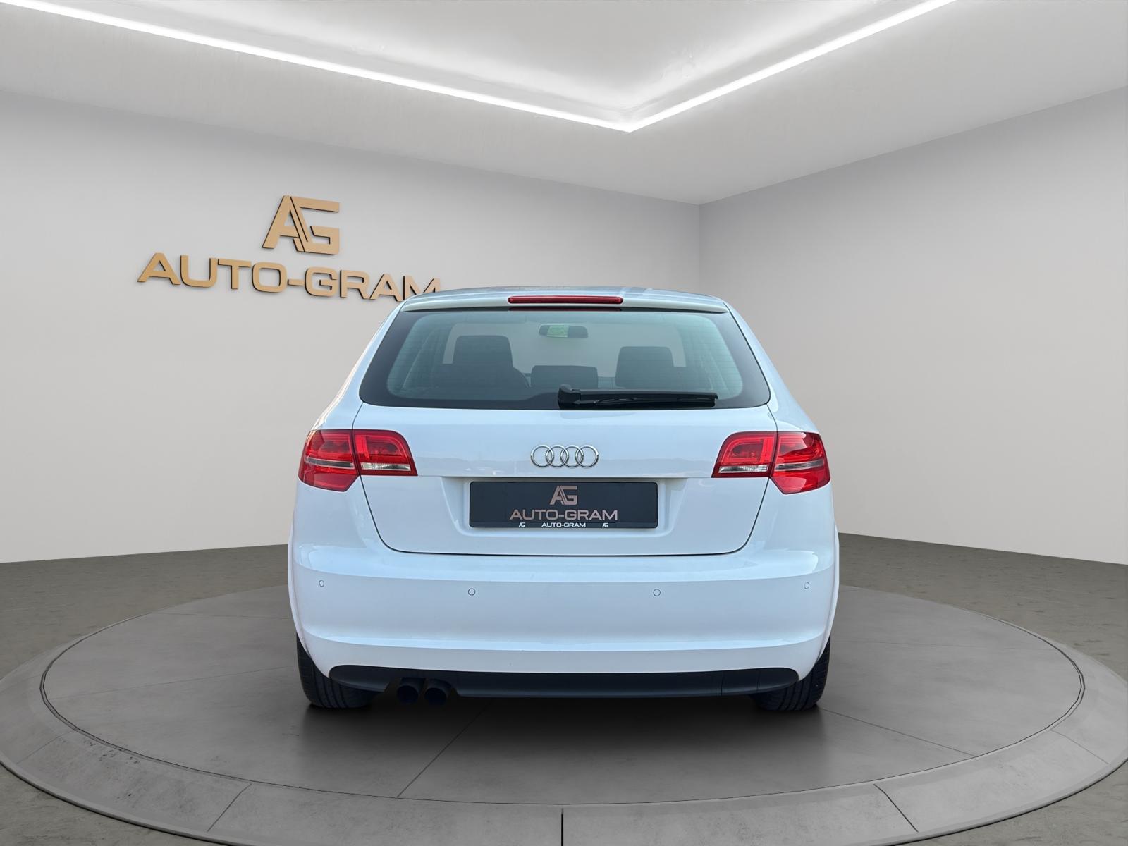AUDI A3 Sportback 1.4 TFSI Attraction-image-3