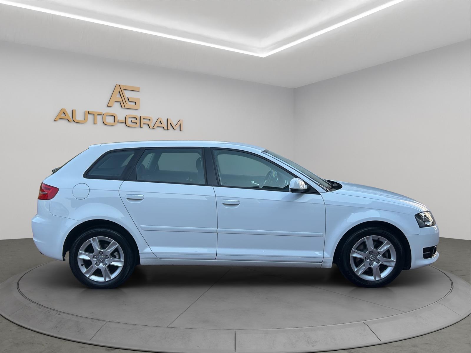 AUDI A3 Sportback 1.4 TFSI Attraction-image-5