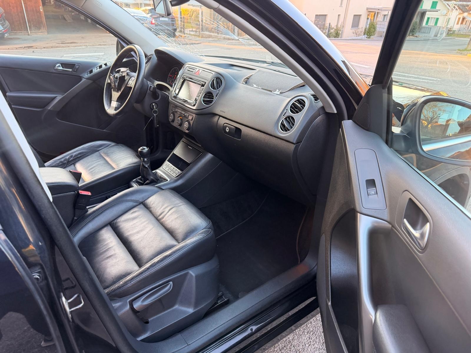 VW Tiguan 2.0 TDI Sport&Style-image-13