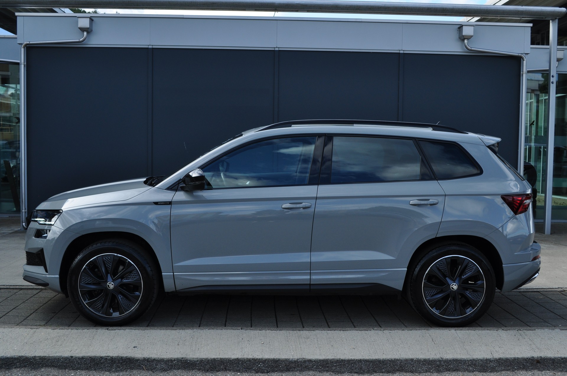 SKODA Karoq 2.0TDI Sport Line 4x4-image-2