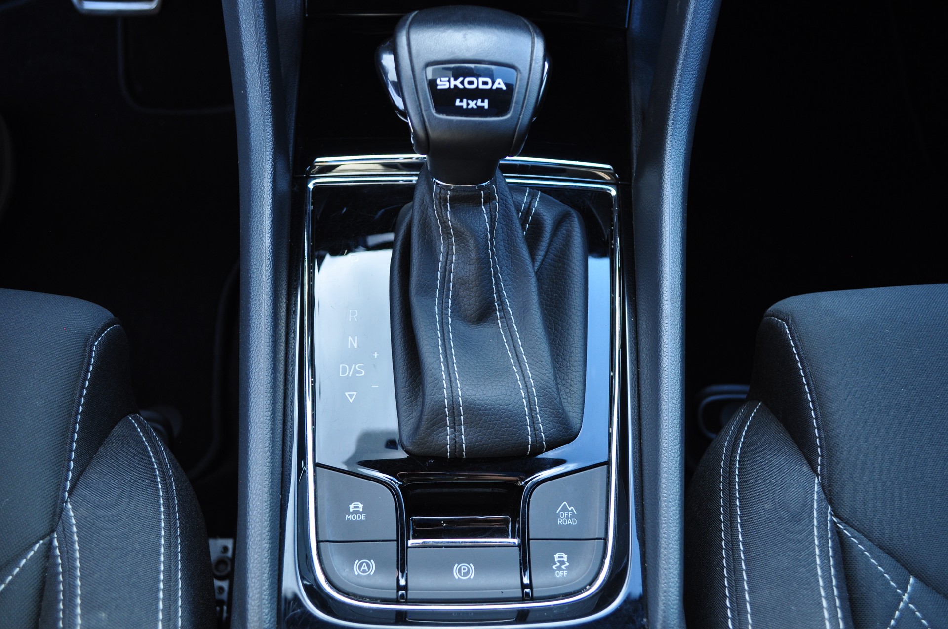 SKODA Karoq 2.0TDI Sport Line 4x4-image-14