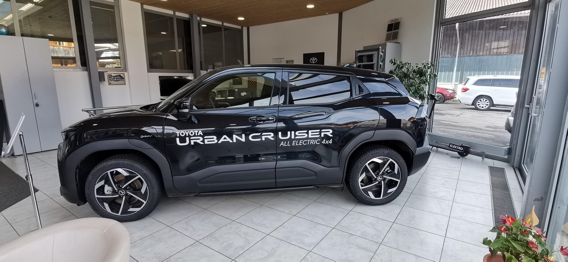TOYOTA Urban Cruiser Trend AWD-image-2