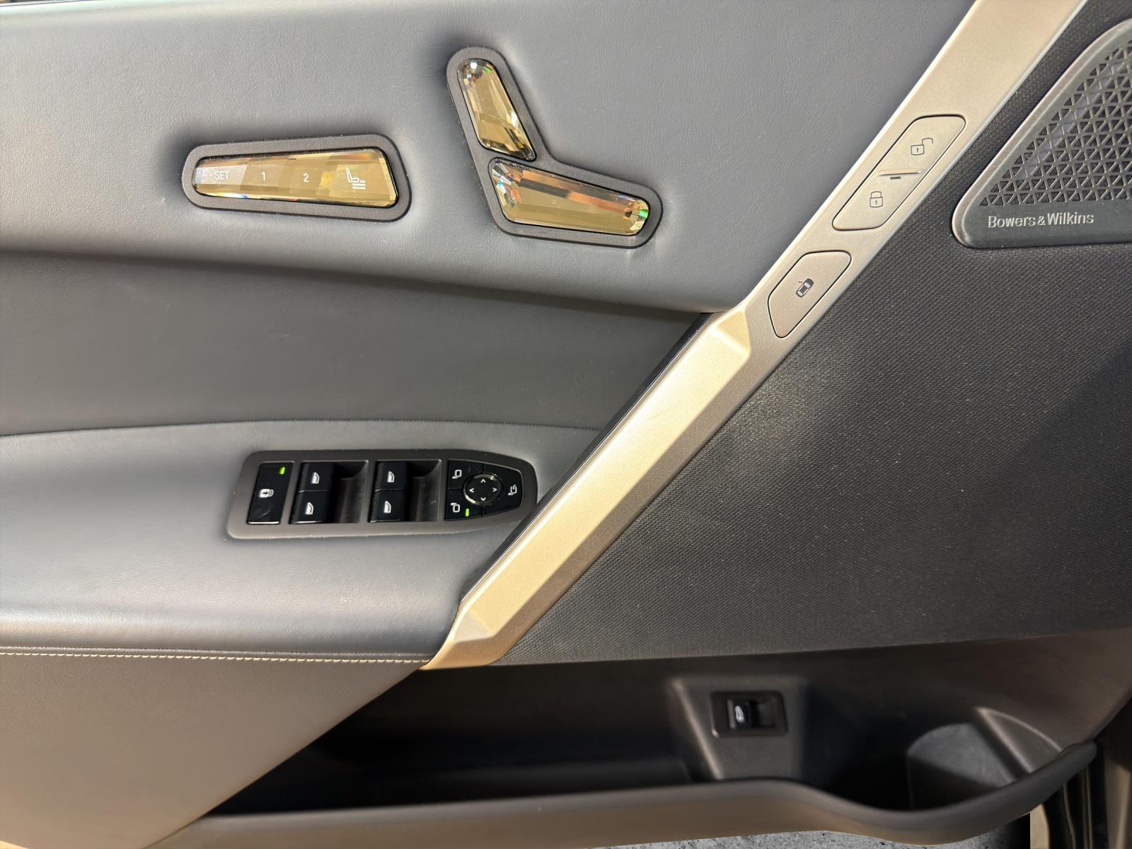 BMW iX M60-image-9