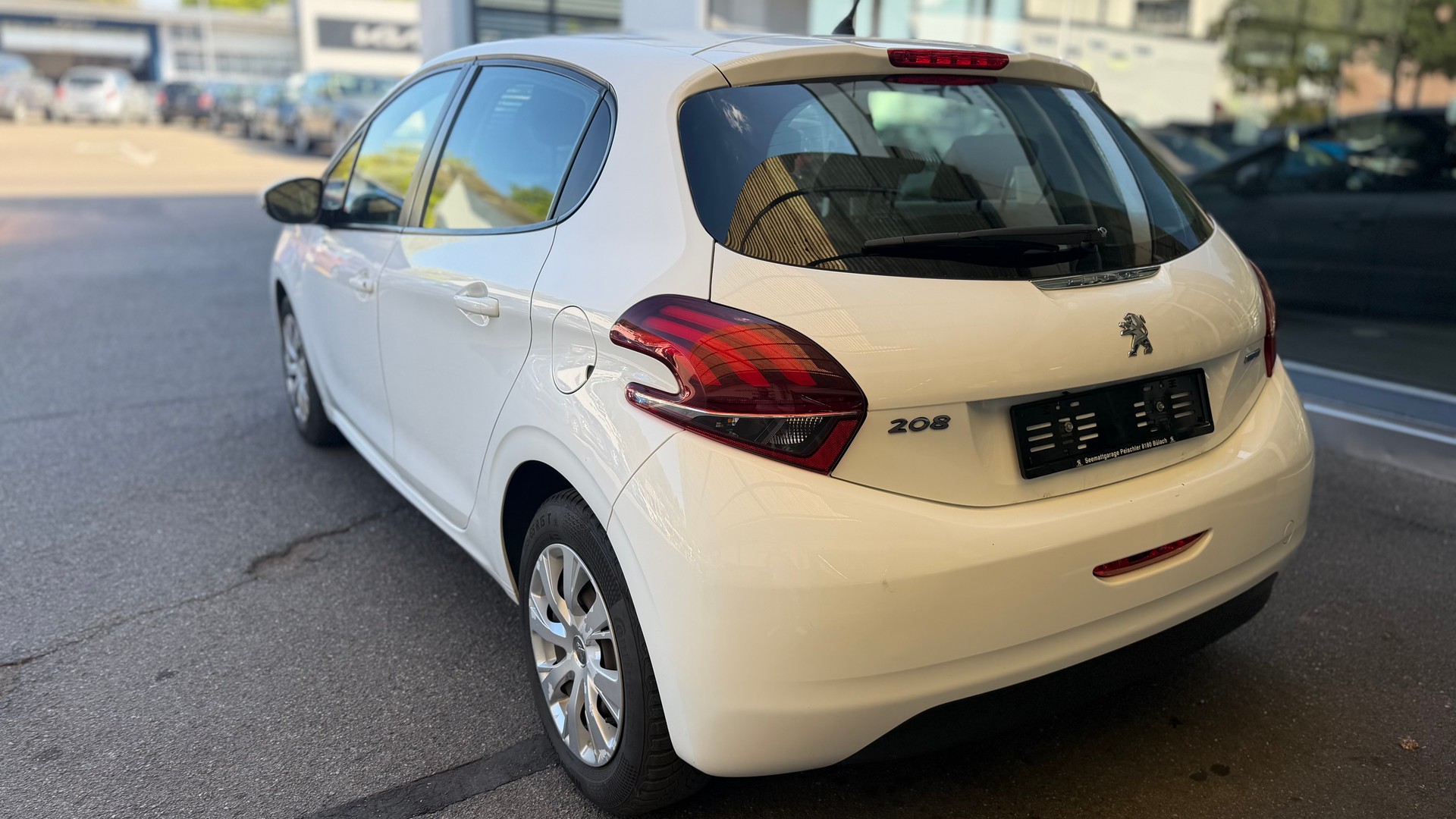 PEUGEOT 208 1.2 PureTech Style-image-5