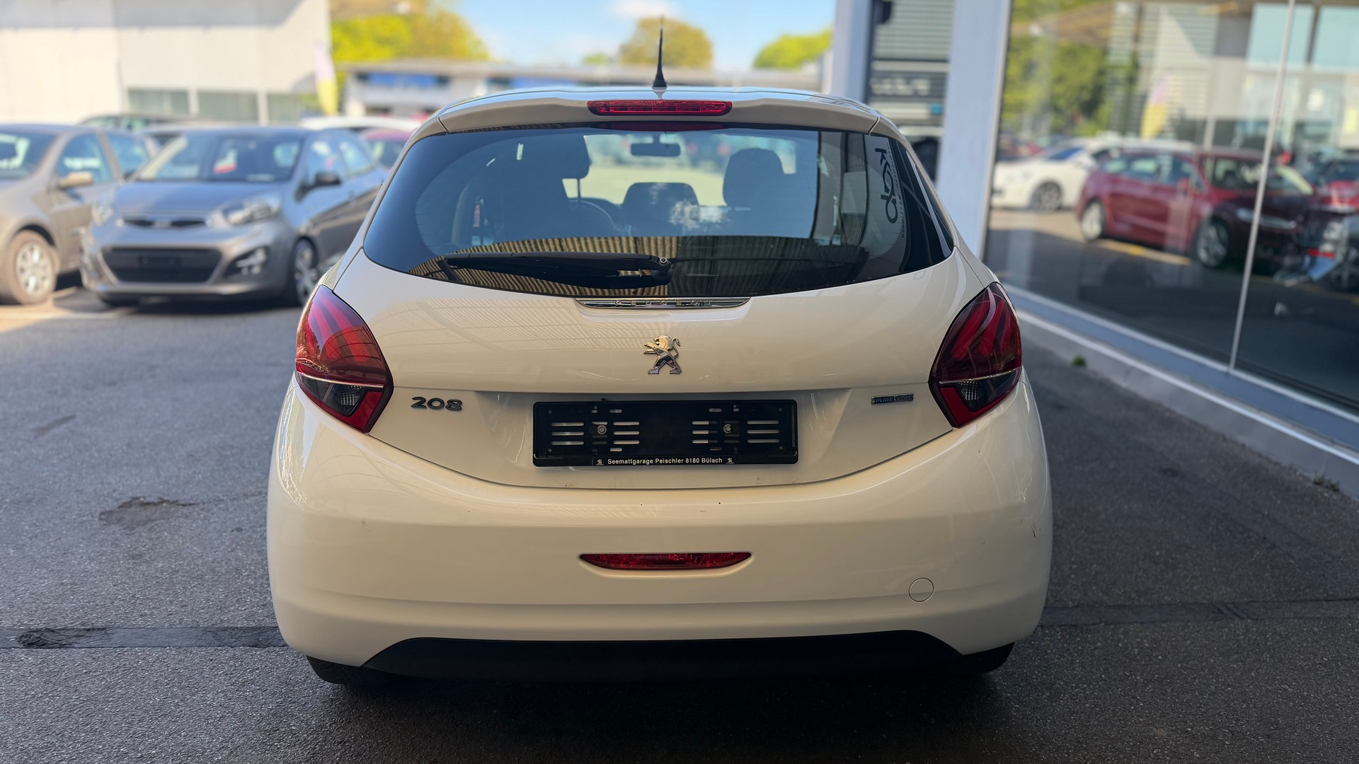 PEUGEOT 208 1.2 PureTech Style-image-4