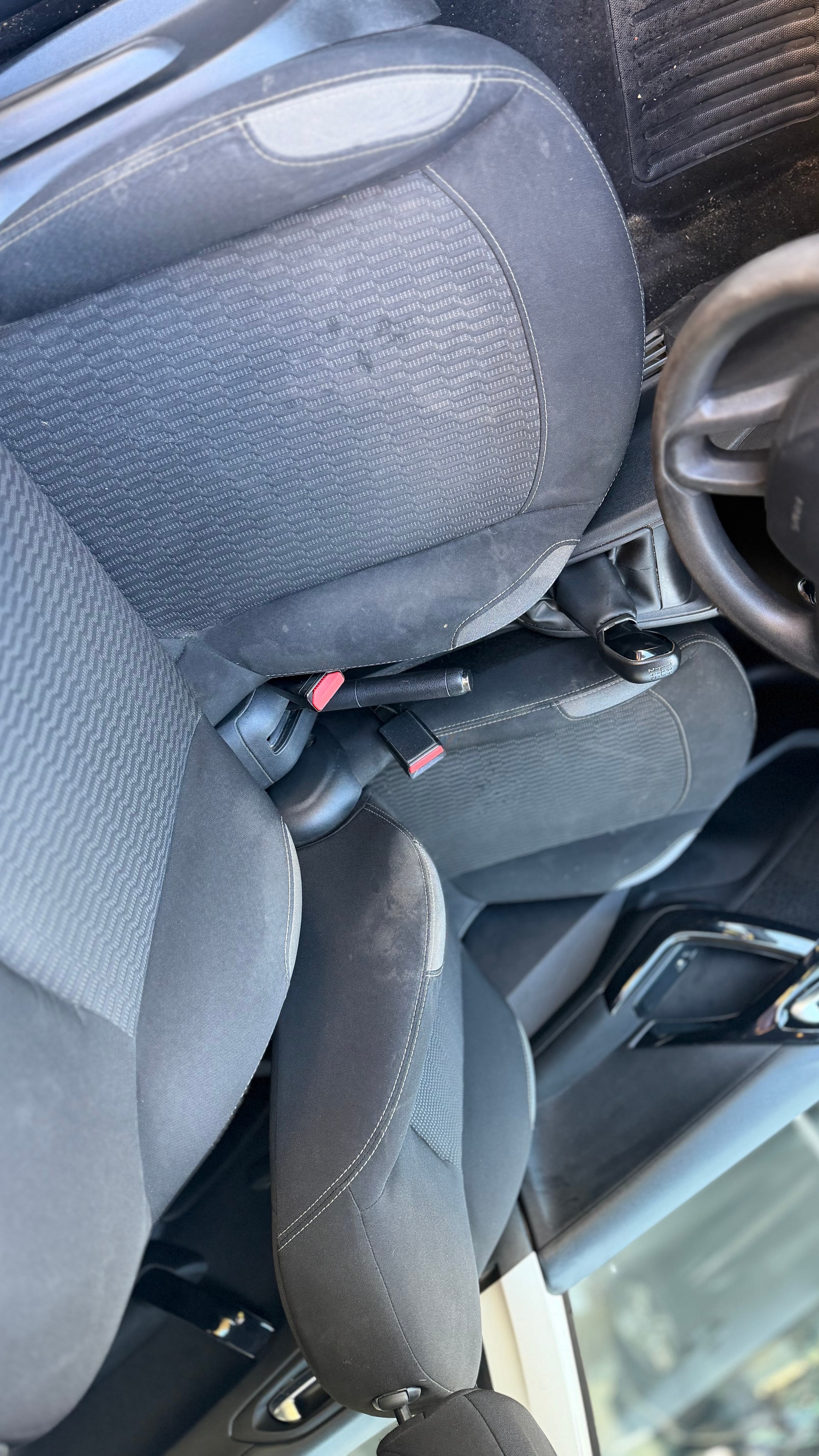PEUGEOT 208 1.2 PureTech Style-image-9