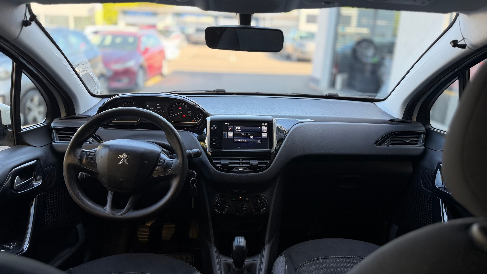 PEUGEOT 208 1.2 PureTech Style-image-8