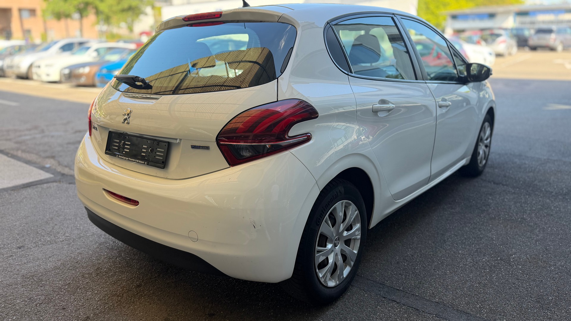 PEUGEOT 208 1.2 PureTech Style-image-3