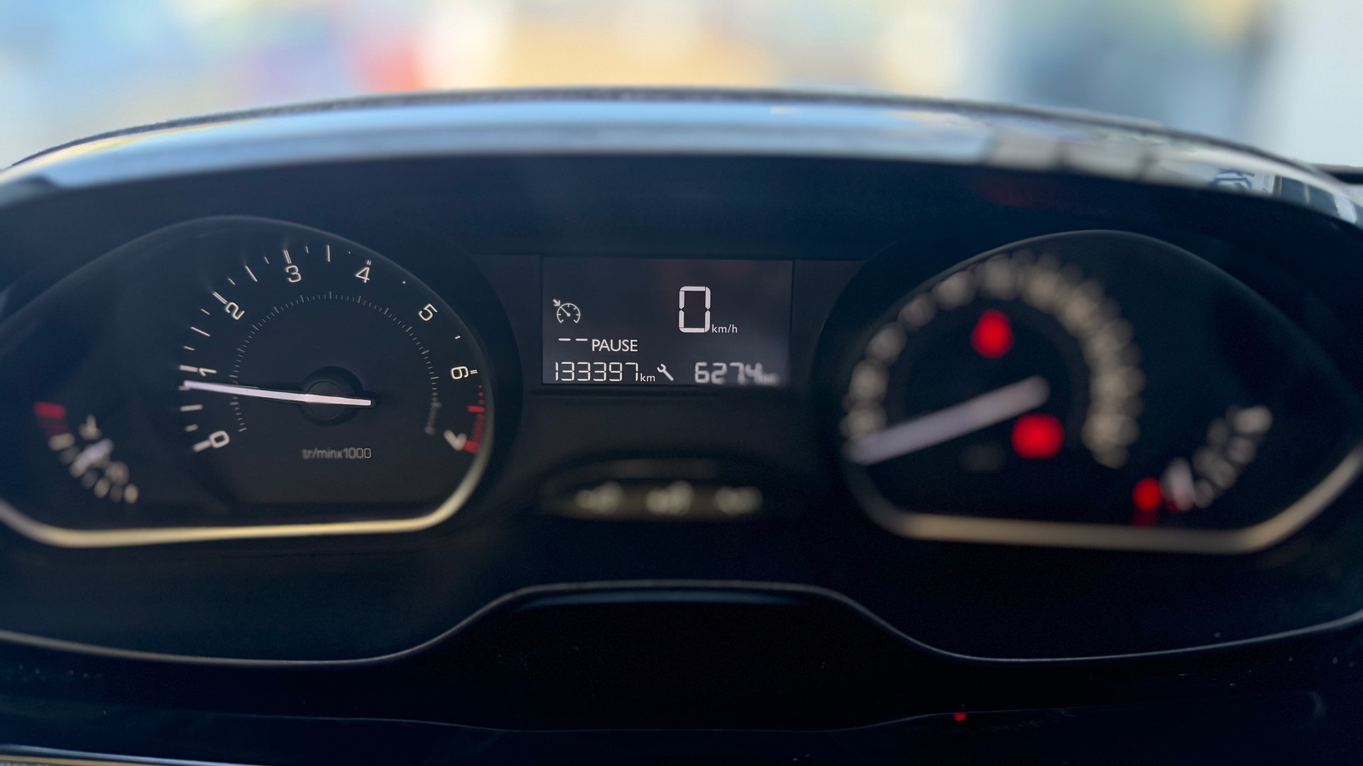PEUGEOT 208 1.2 PureTech Style-image-11