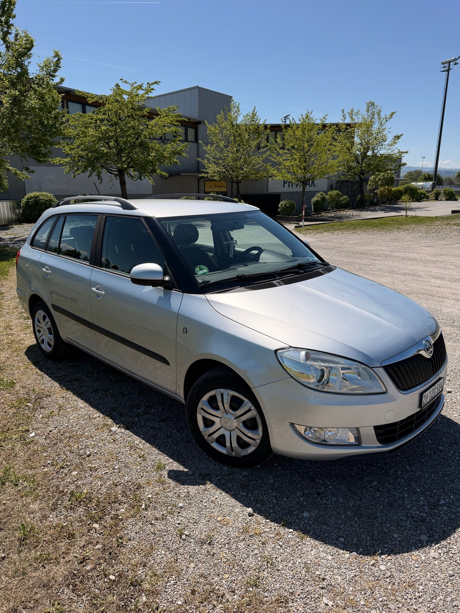 SKODA Combi 1.6 TDI Ambition Plus - Niedrige KM !-image-0