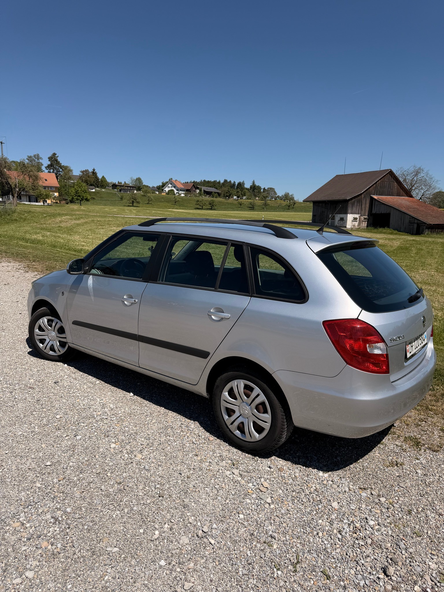 SKODA Combi 1.6 TDI Ambition Plus - Niedrige KM !-image-1
