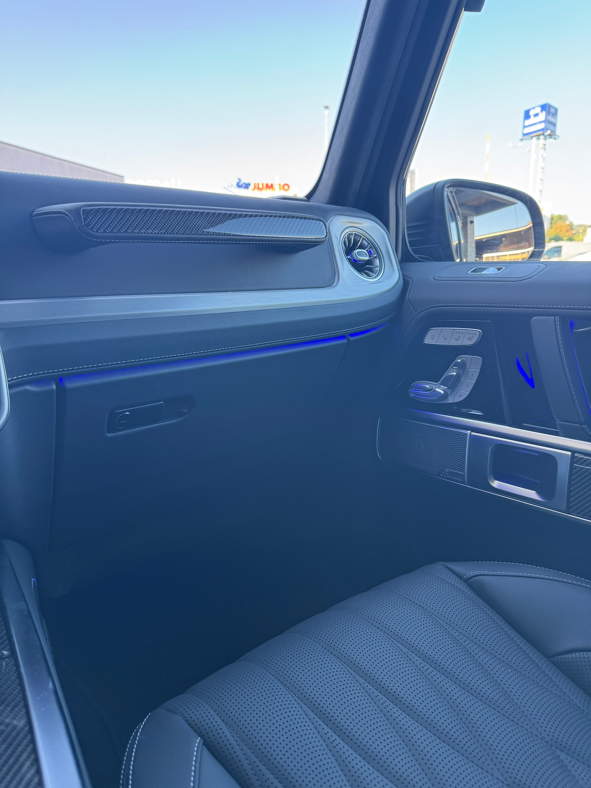 MERCEDES-BENZ G 63 AMG-image-12