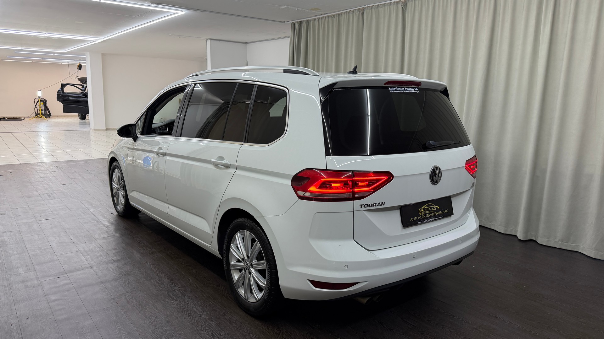 VW Touran 1.4 TSI BlueMotion Technology Highline-image-5