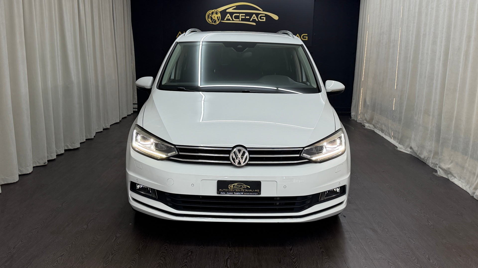 VW Touran 1.4 TSI BlueMotion Technology Highline-showroom-element-1