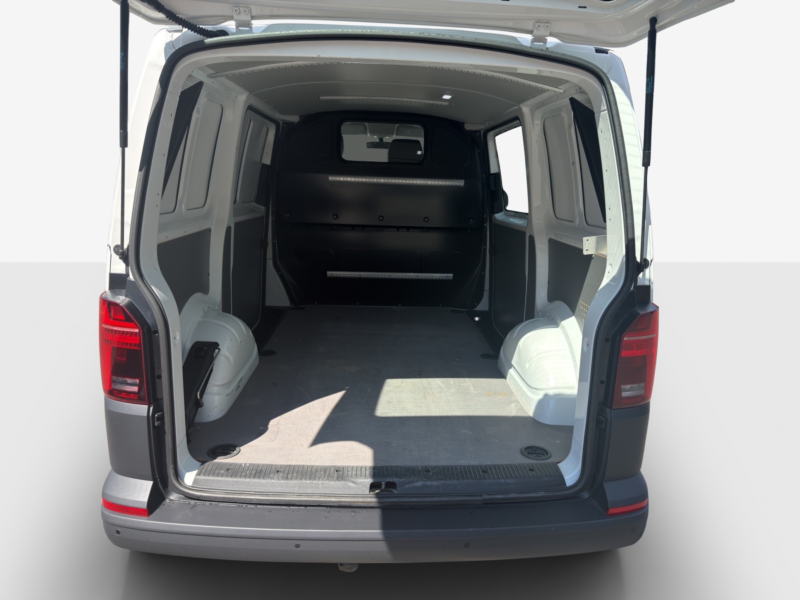 VW T6.1 2.0 TDI DSG-image-12