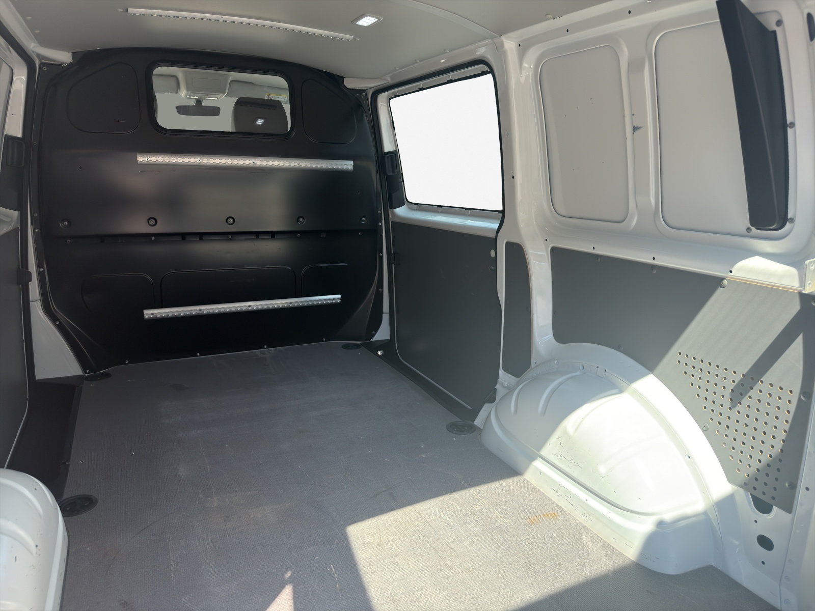 VW T6.1 2.0 TDI DSG-image-13