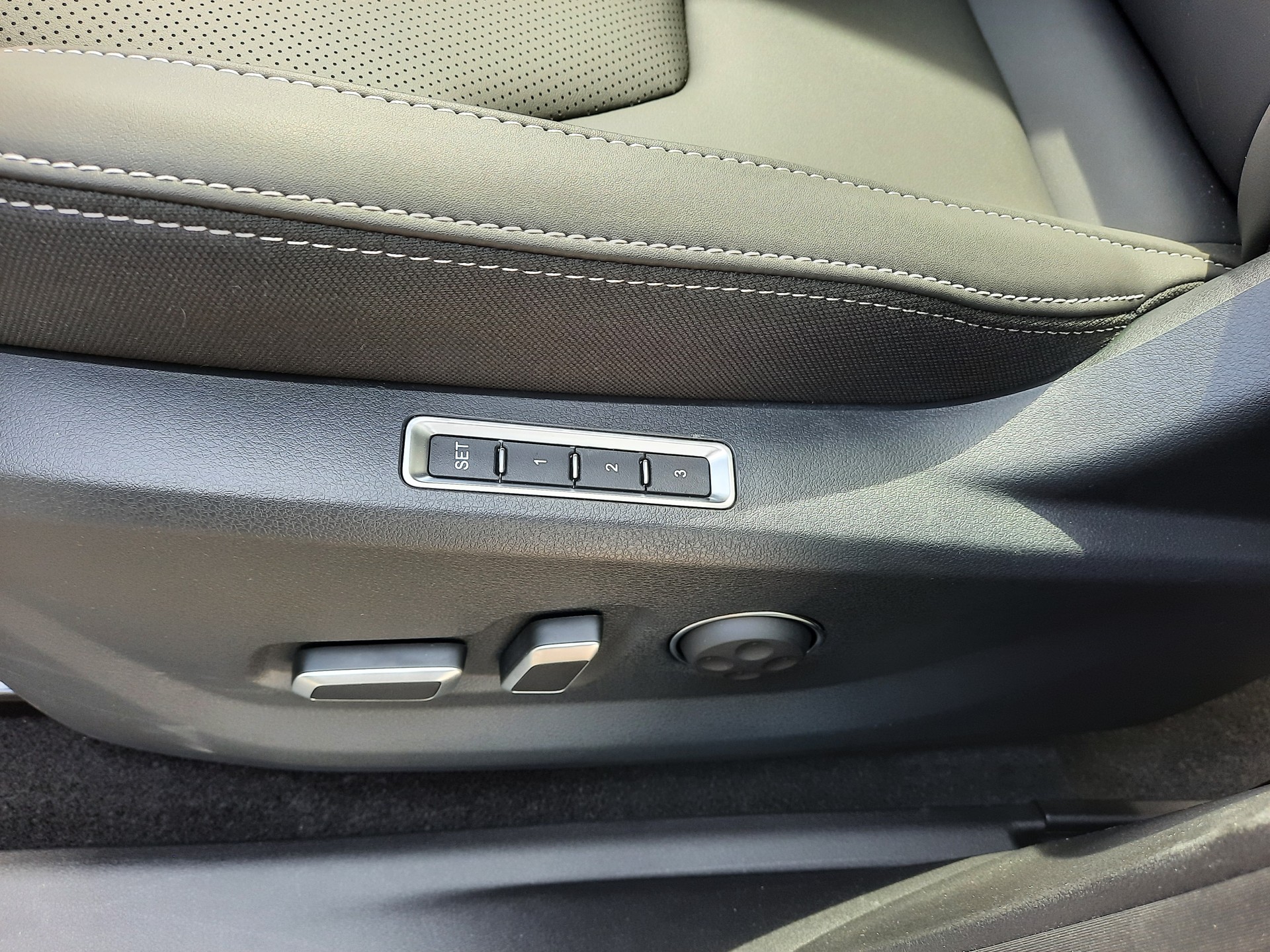 JAC JS6 1.5 PHEV-image-13