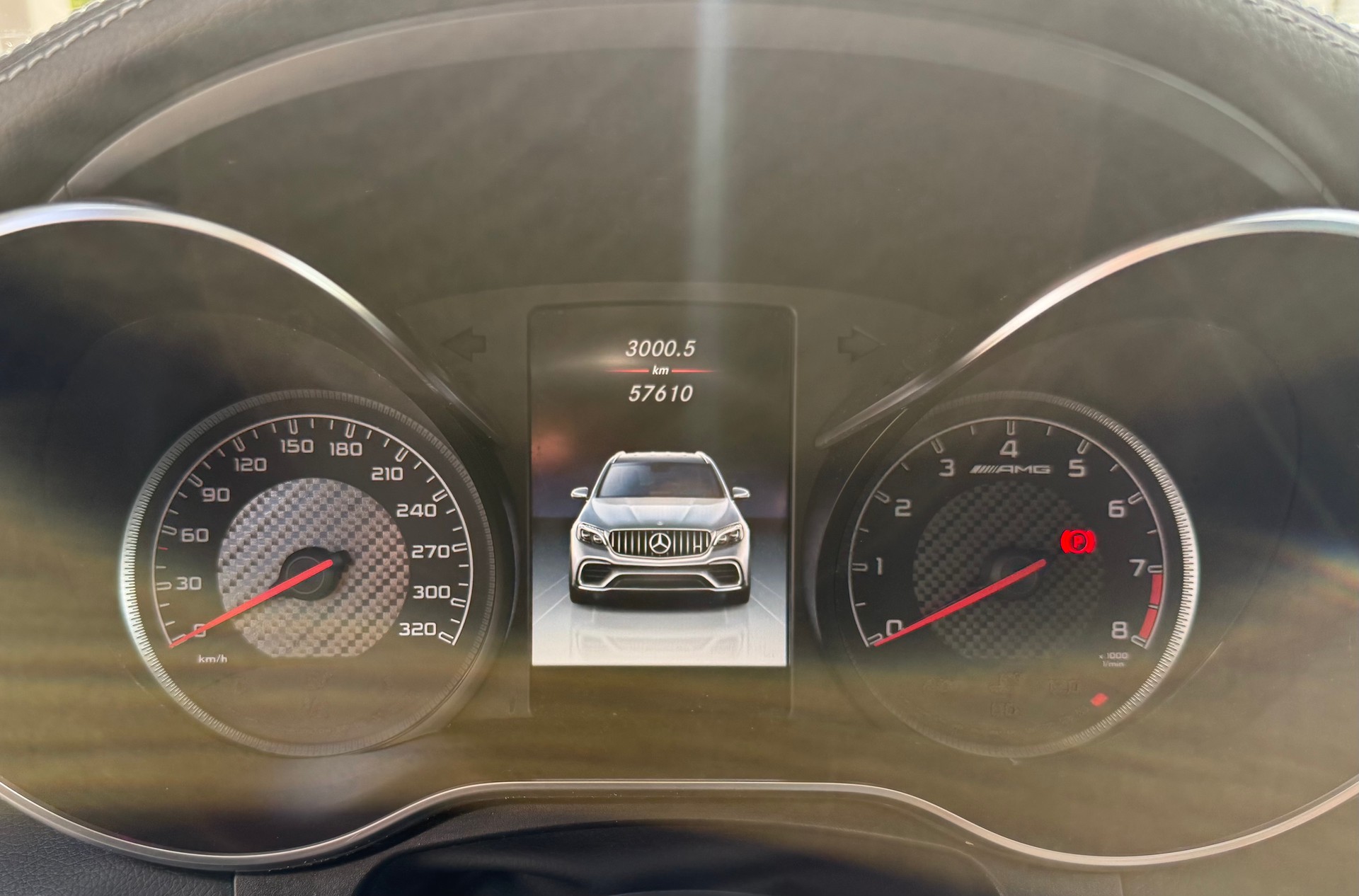 MERCEDES-BENZ GLC 63 AMG 4Matic+ 9G-Tronic-image-8