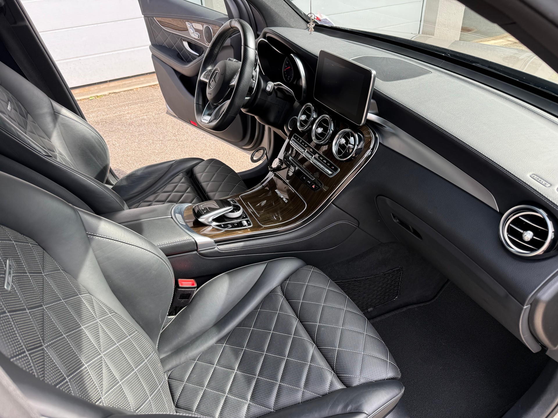 MERCEDES-BENZ GLC 63 AMG 4Matic+ 9G-Tronic-image-6