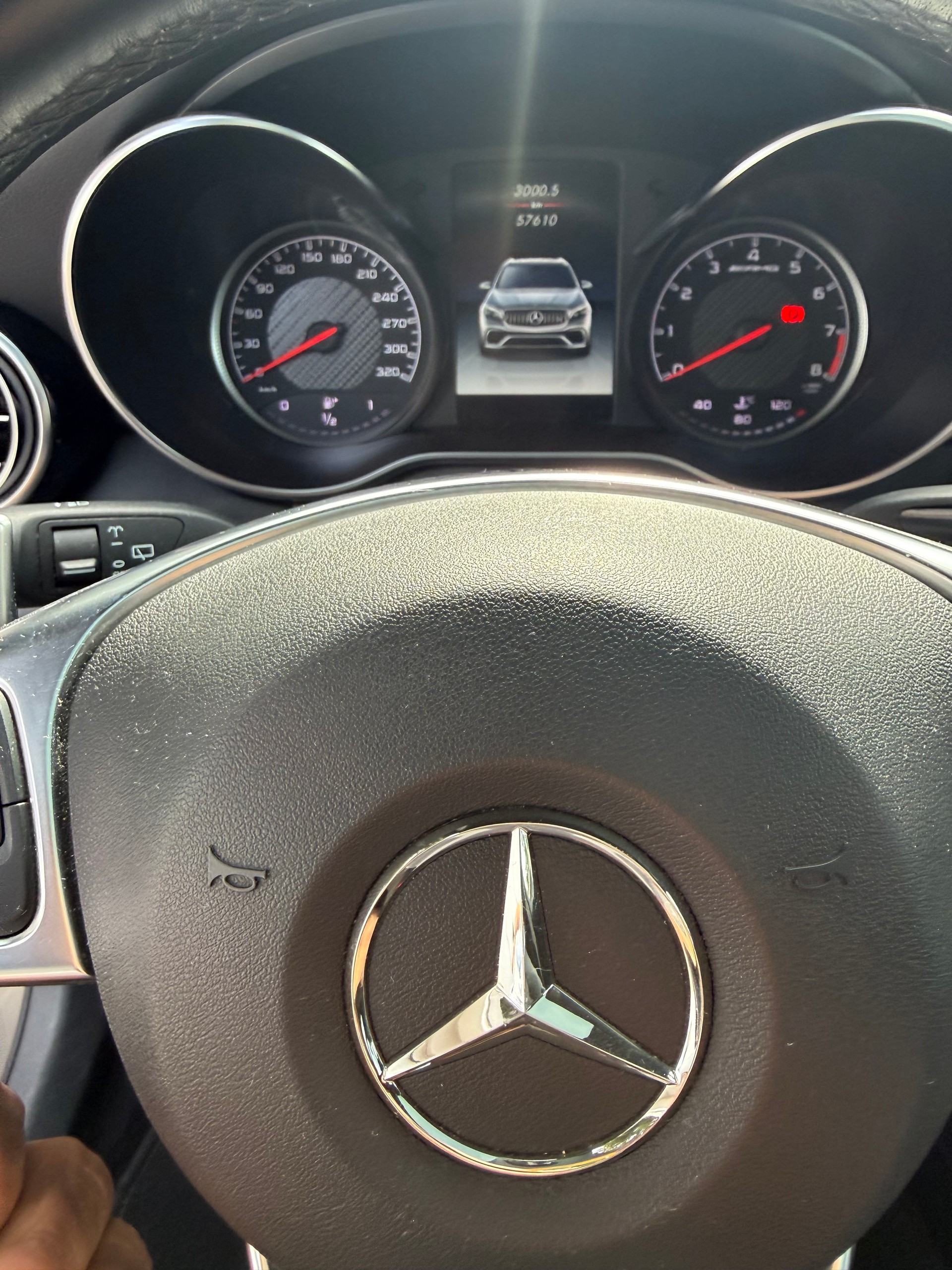 MERCEDES-BENZ GLC 63 AMG 4Matic+ 9G-Tronic-image-13