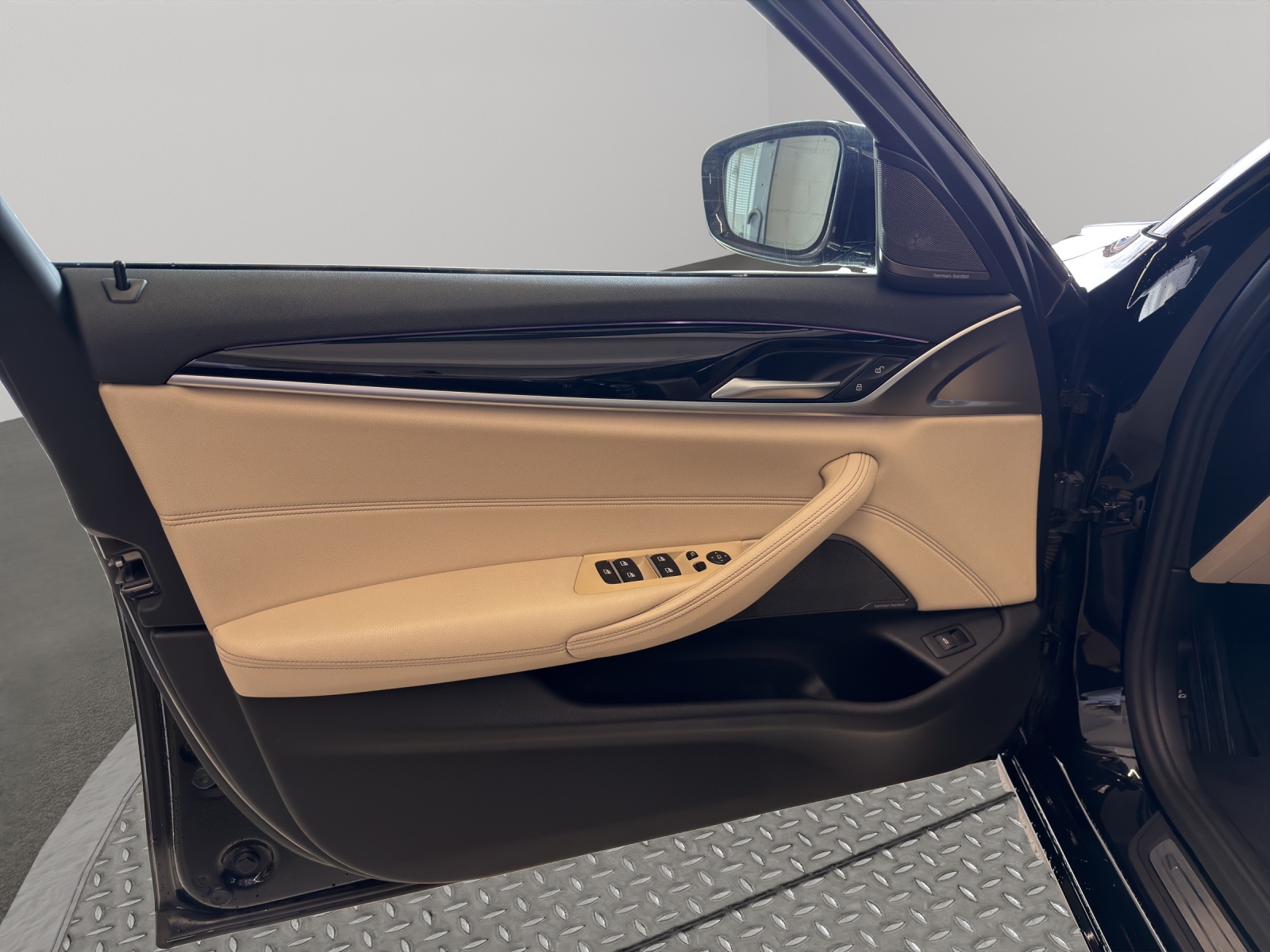 BMW 520d xDrive 48V Touring Steptronic-image-8