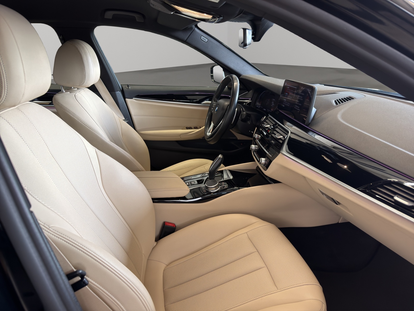 BMW 520d xDrive 48V Touring Steptronic-image-17