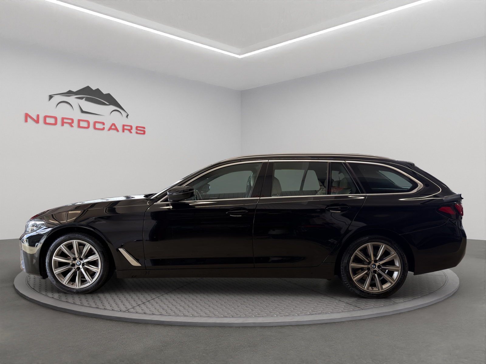 BMW 520d xDrive 48V Touring Steptronic-image-1