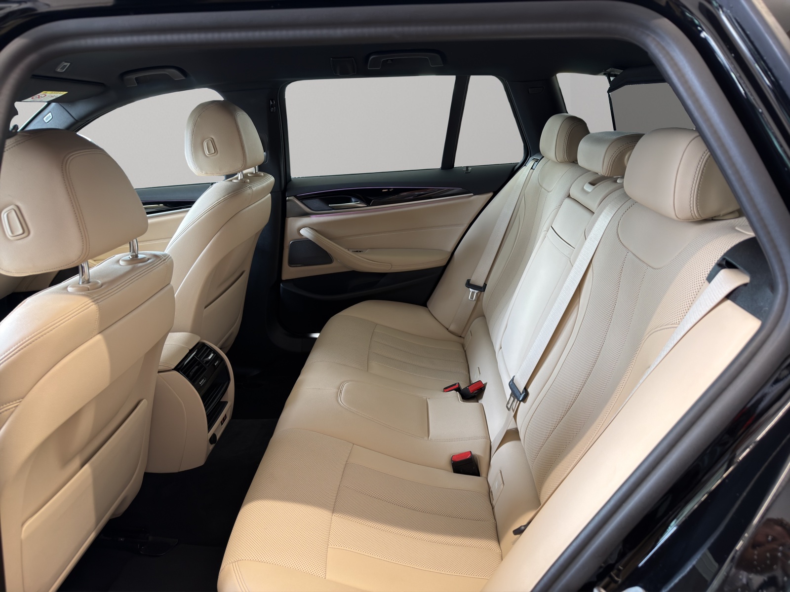 BMW 520d xDrive 48V Touring Steptronic-image-18