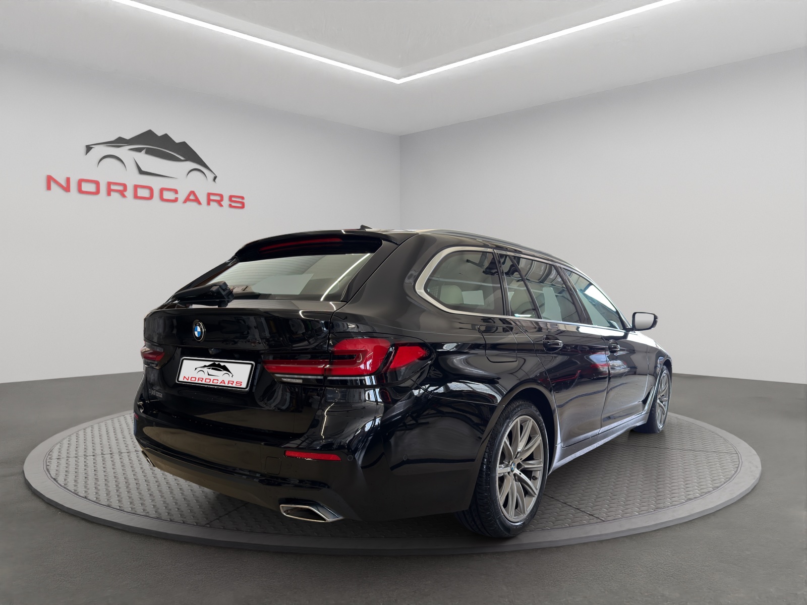 BMW 520d xDrive 48V Touring Steptronic-image-4
