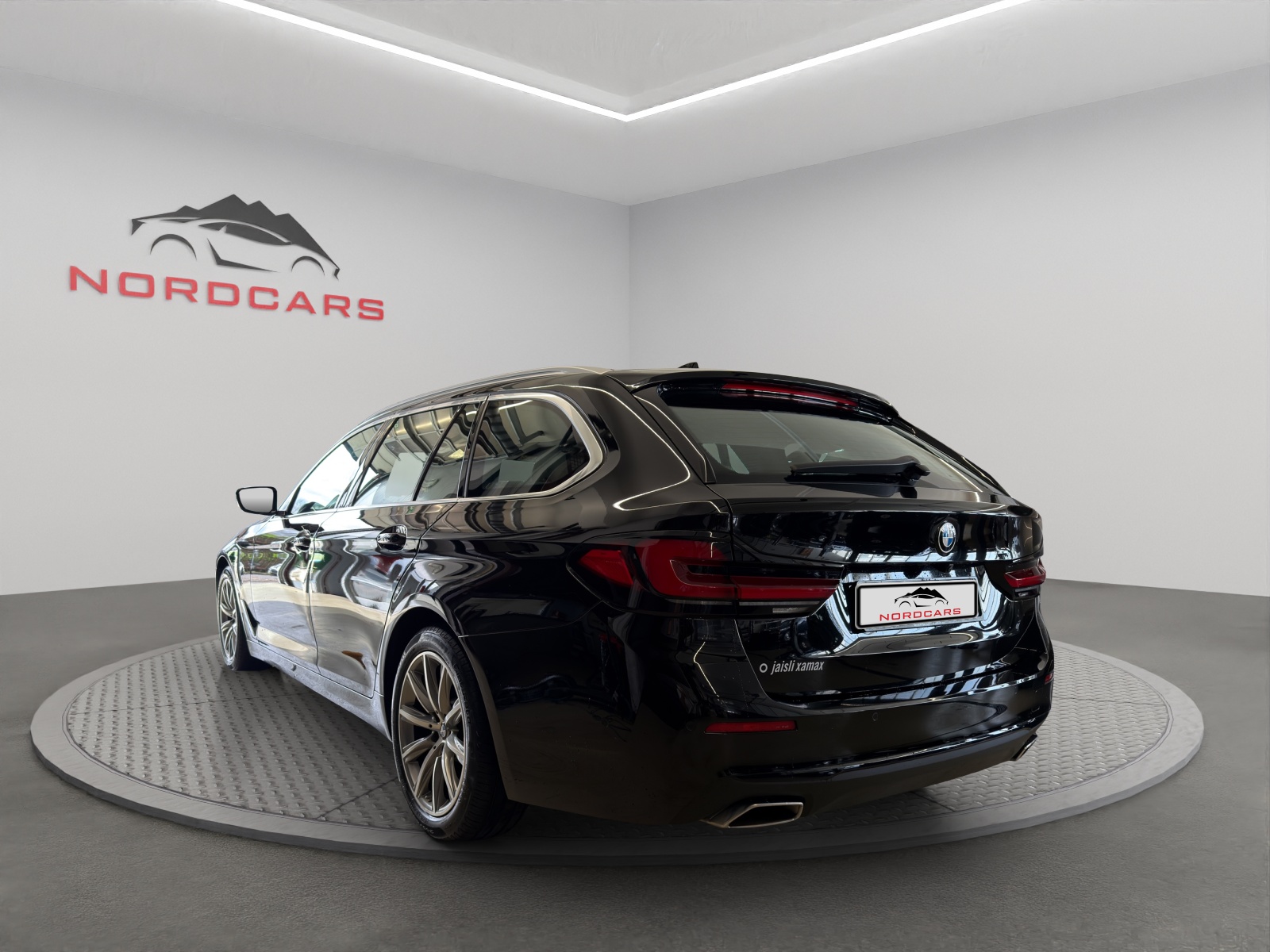 BMW 520d xDrive 48V Touring Steptronic-image-2