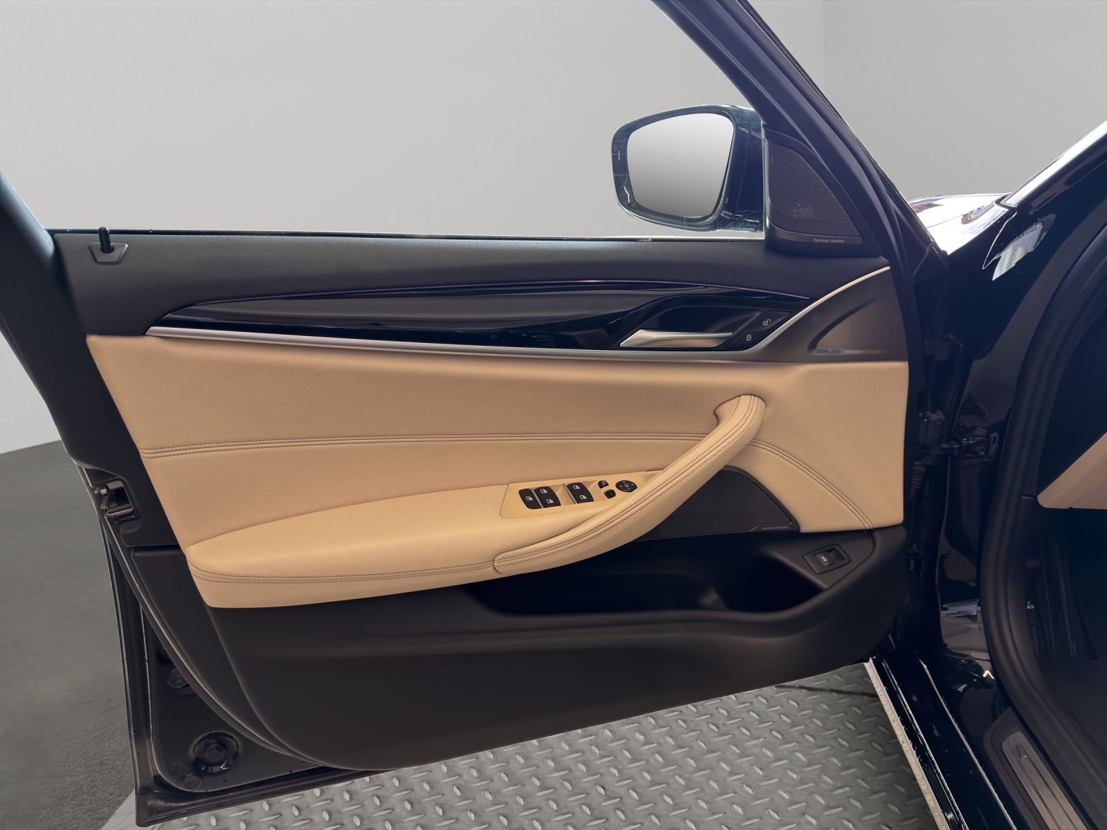 BMW 520d xDrive 48V Touring Steptronic-image-10