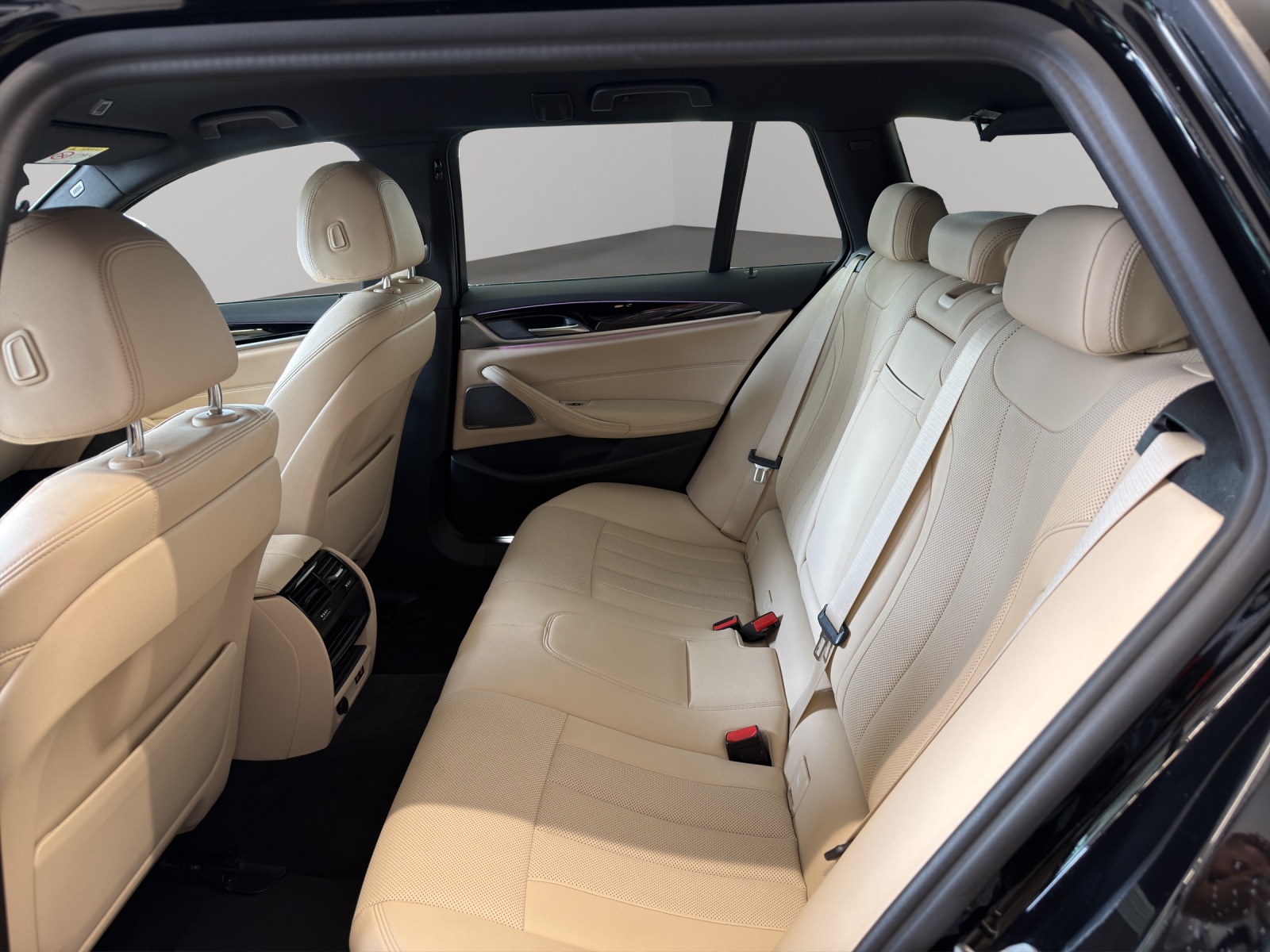 BMW 520d xDrive 48V Touring Steptronic-image-14
