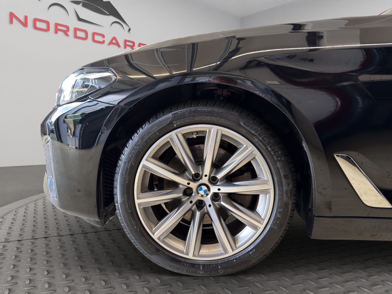 BMW 520d xDrive 48V Touring Steptronic-image-8