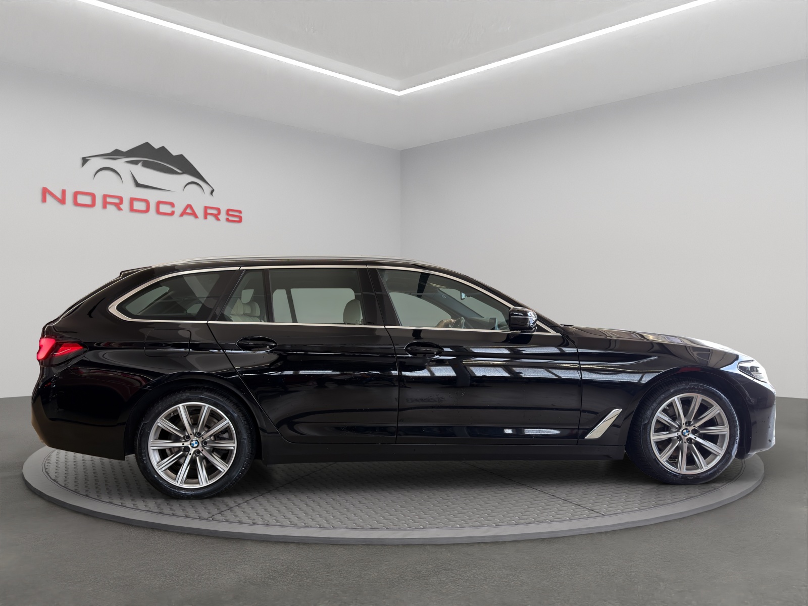 BMW 520d xDrive 48V Touring Steptronic-image-5
