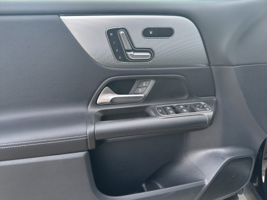 MERCEDES-BENZ GLB 200 Style 4M-image-9
