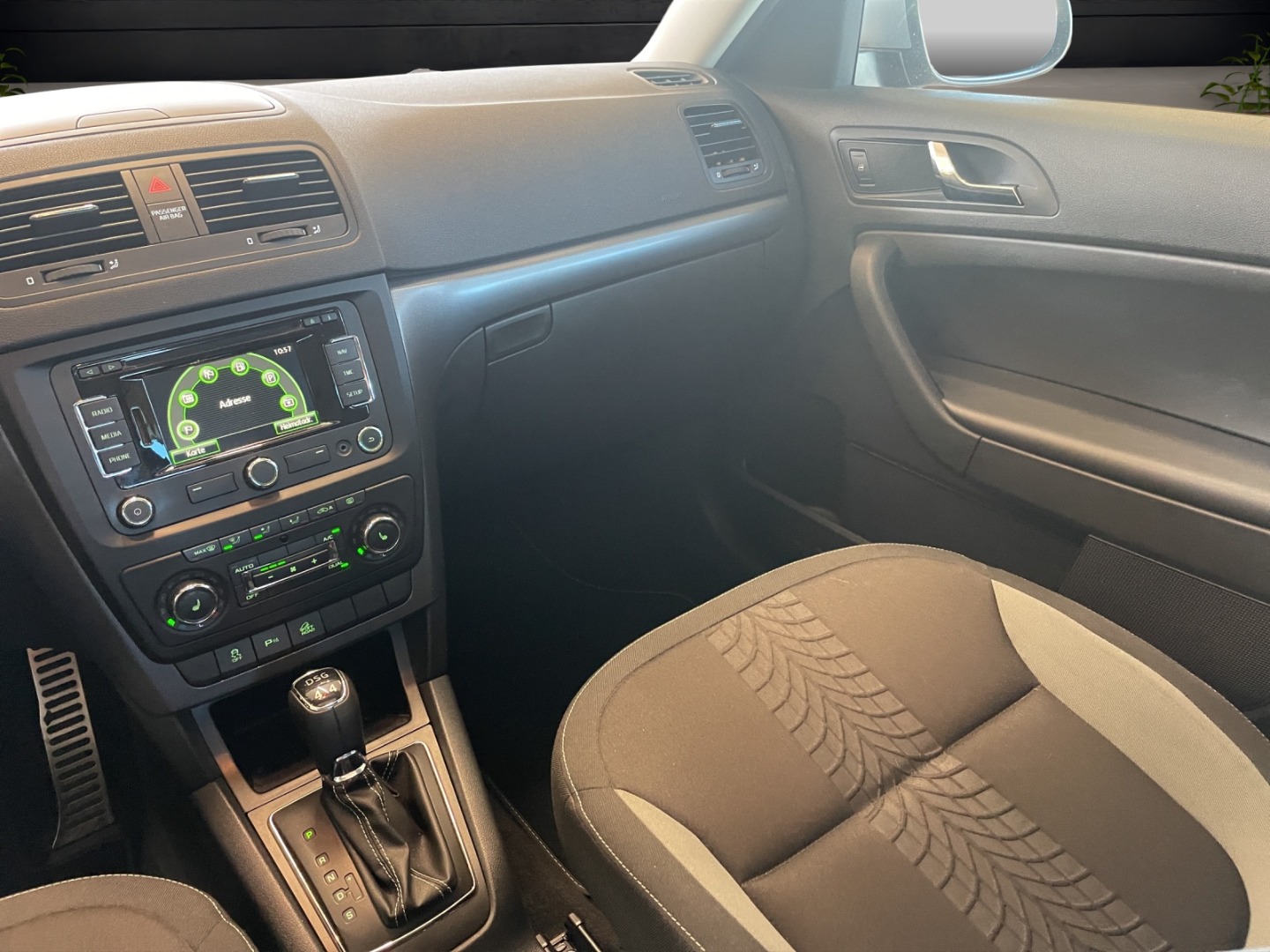 SKODA Yeti 2.0 TDI Outd.Adv.4x4-image-6