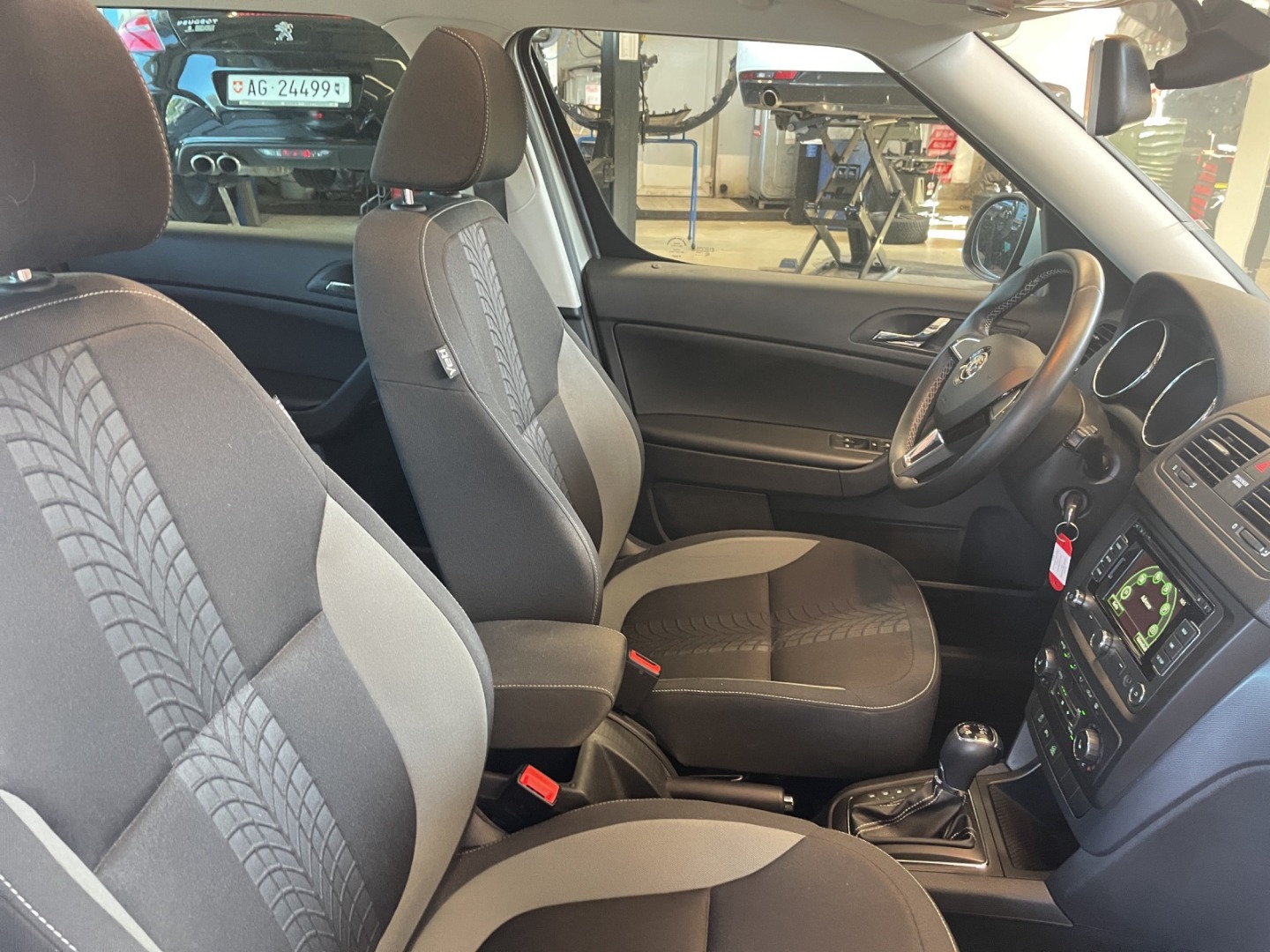 SKODA Yeti 2.0 TDI Outd.Adv.4x4-image-11