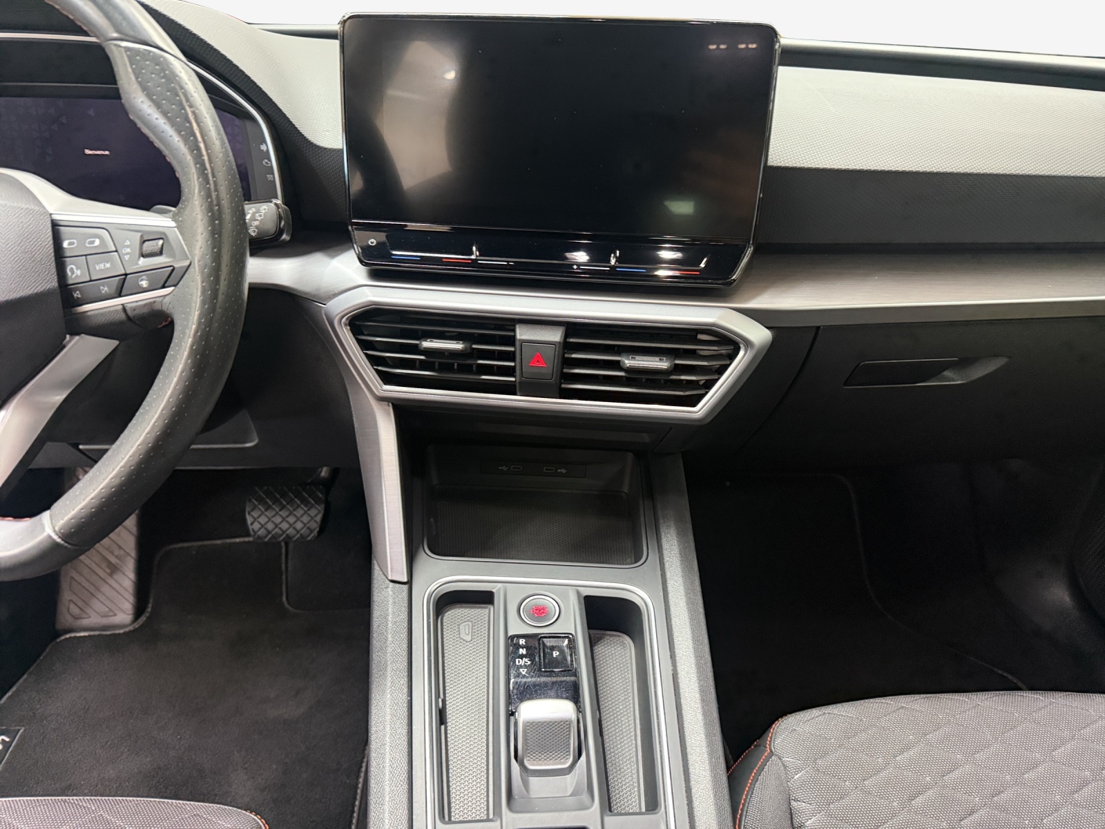 SEAT Leon 1.5 eTSI mHEV DSG FR-image-10