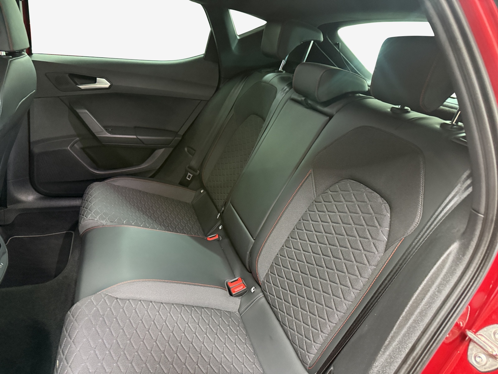 SEAT Leon 1.5 eTSI mHEV DSG FR-image-11