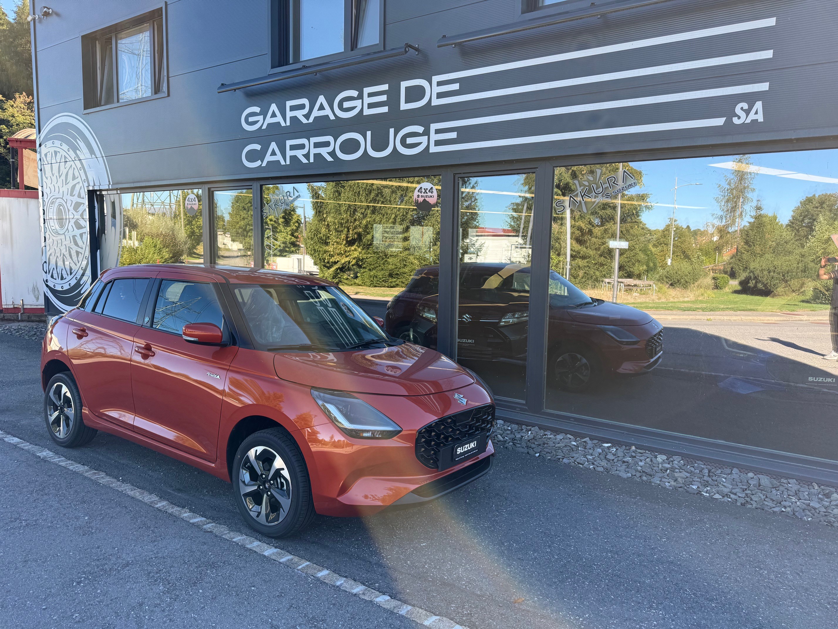 SUZUKI Swift 1.2 Piz Sulai Hybrid Top 4x4 — slika 1