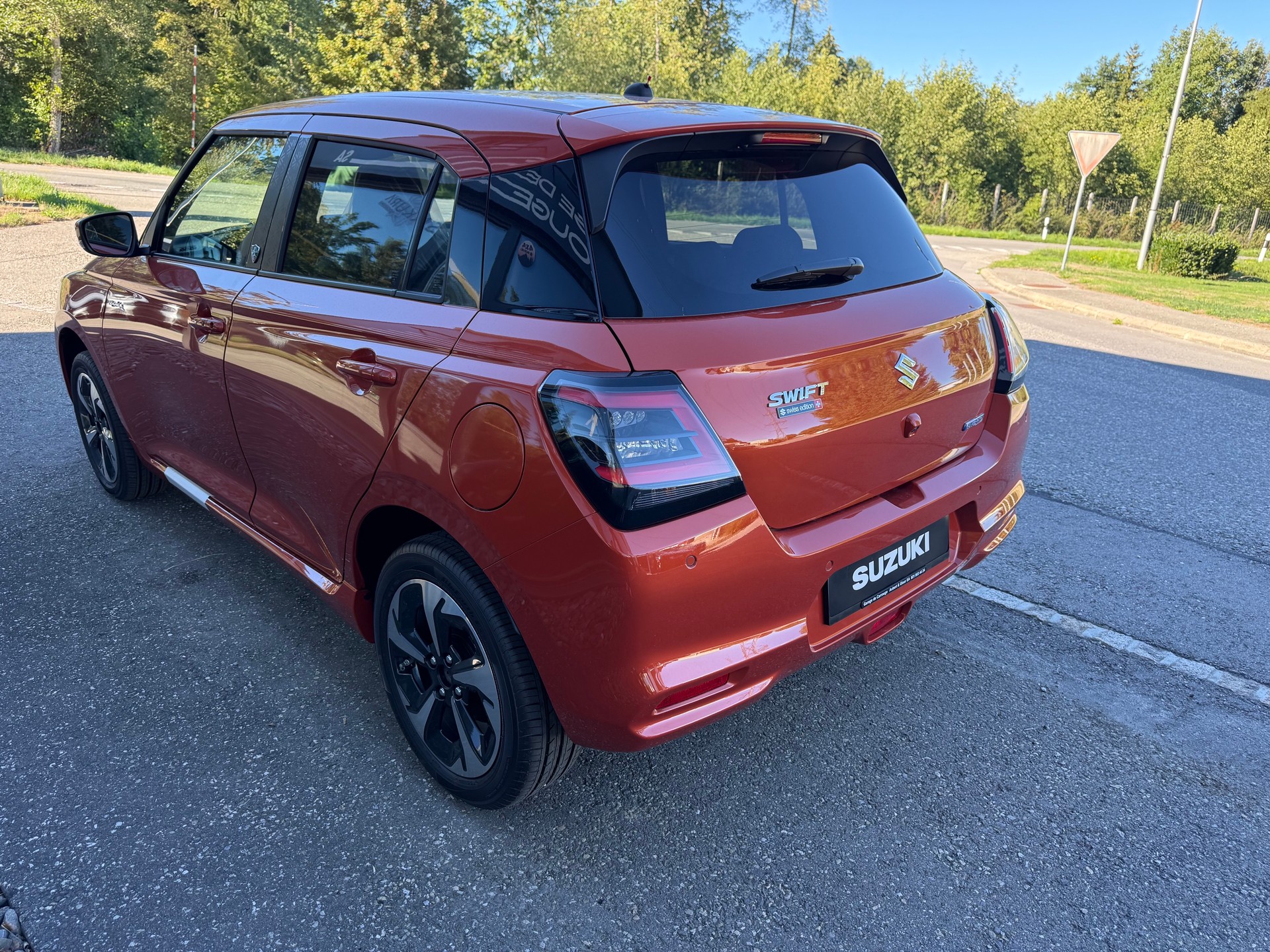 SUZUKI Swift 1.2 Piz Sulai Hybrid Top 4x4-image-3