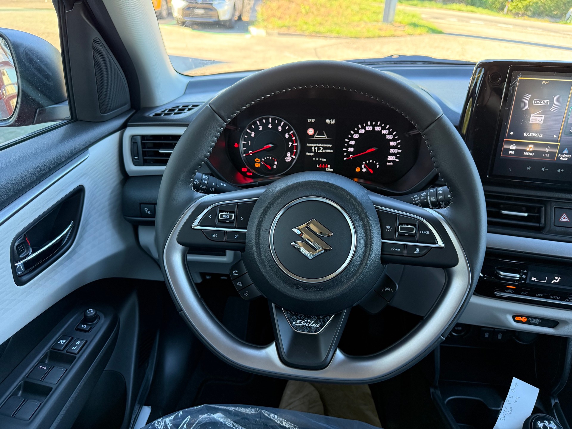 SUZUKI Swift 1.2 Piz Sulai Hybrid Top 4x4-image-9