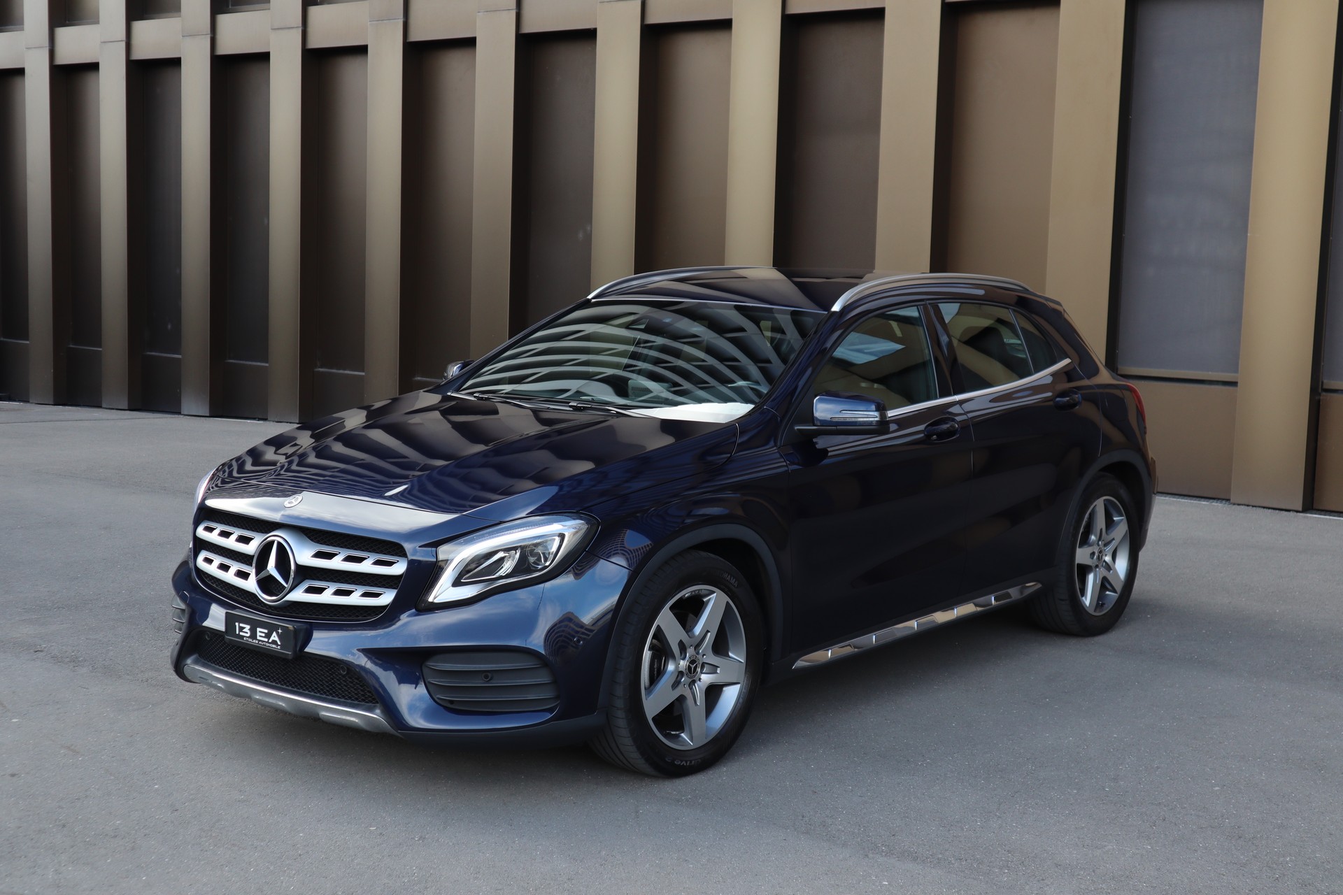 MERCEDES-BENZ GLA 250 AMG Line 4Matic 7G-DCT-image-2