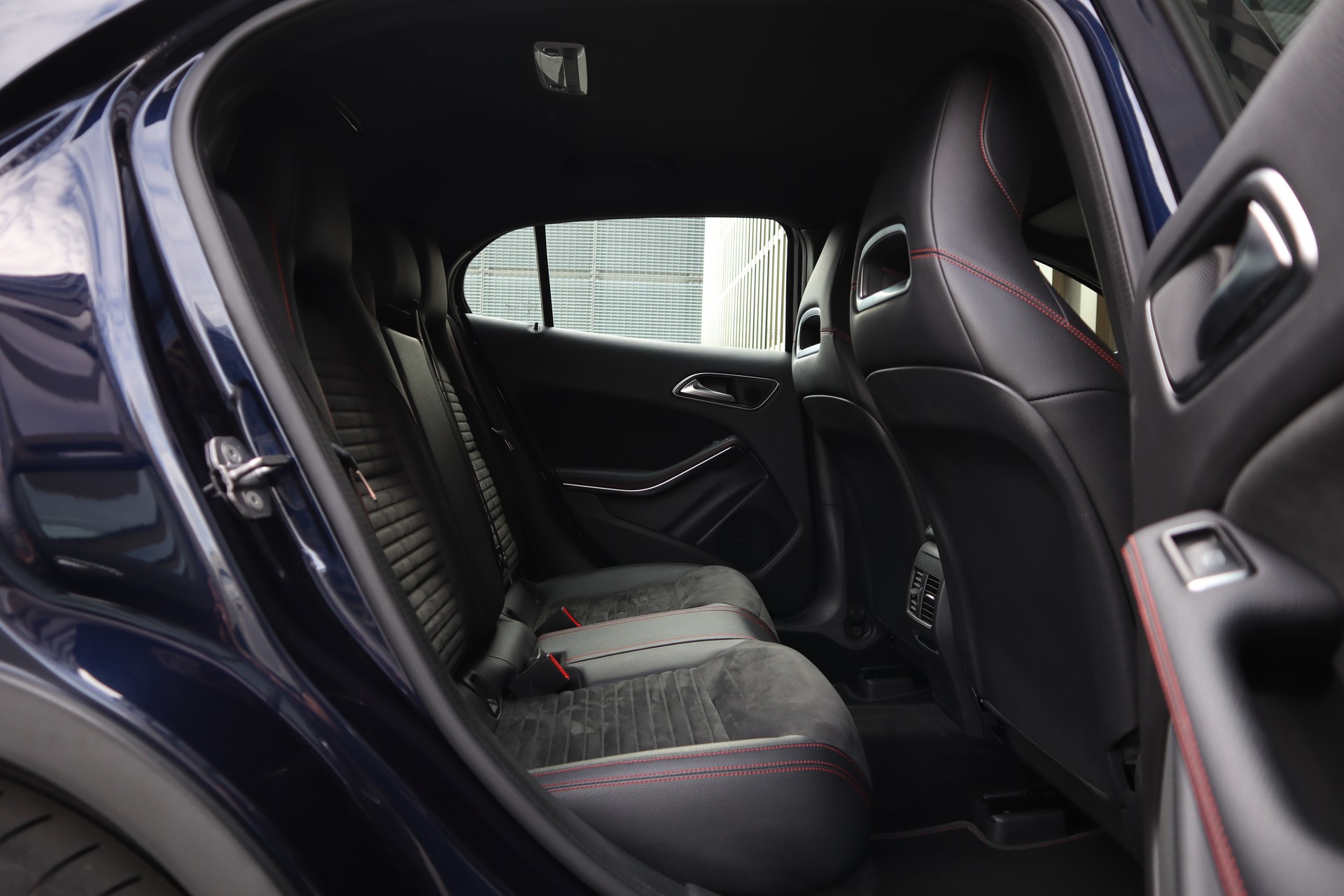 MERCEDES-BENZ GLA 250 AMG Line 4Matic 7G-DCT-image-13