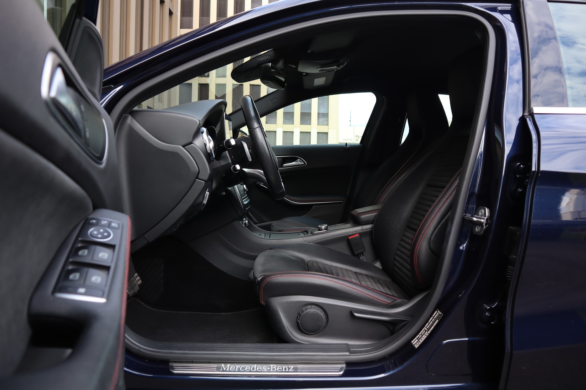 MERCEDES-BENZ GLA 250 AMG Line 4Matic 7G-DCT-image-8