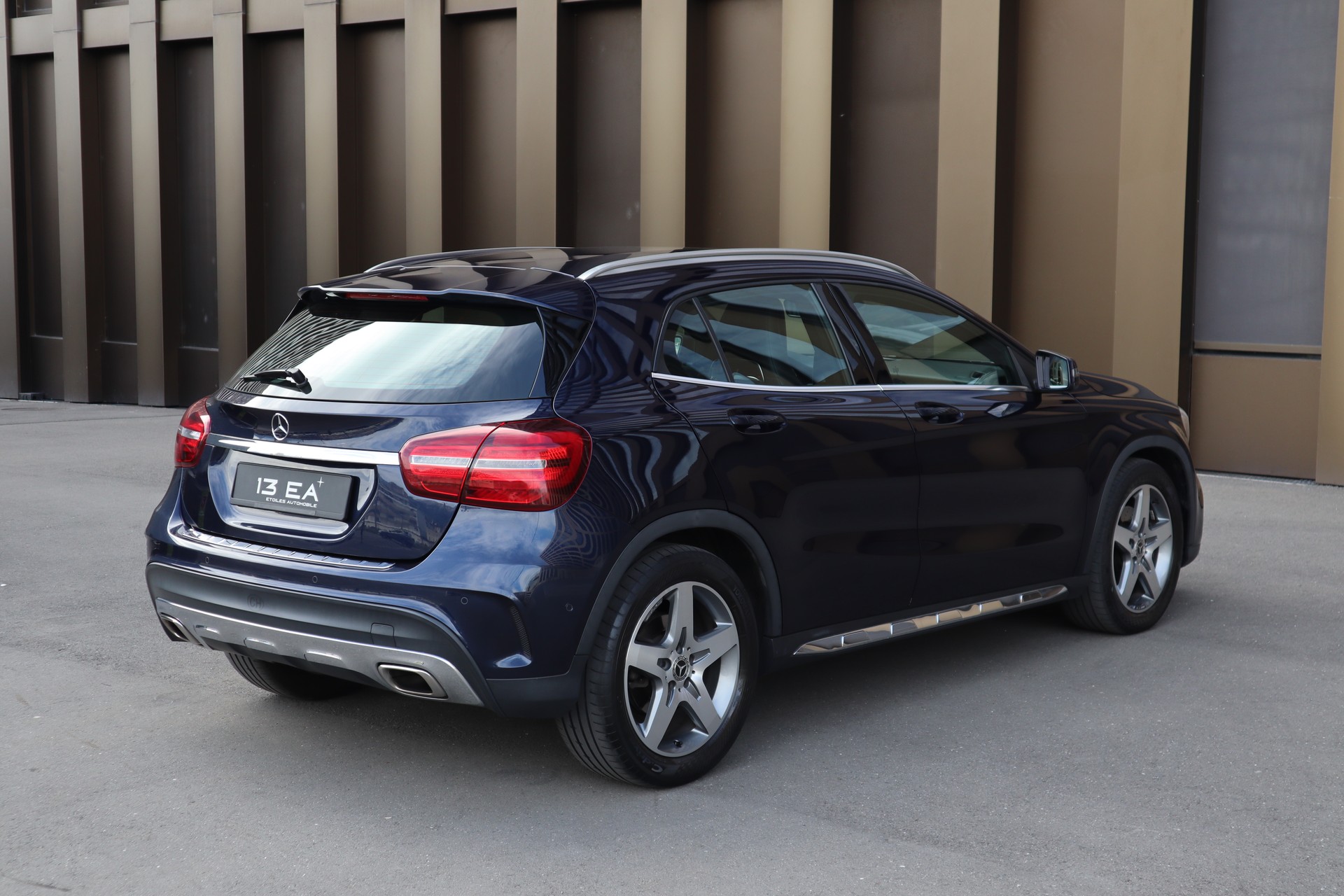MERCEDES-BENZ GLA 250 AMG Line 4Matic 7G-DCT-image-5
