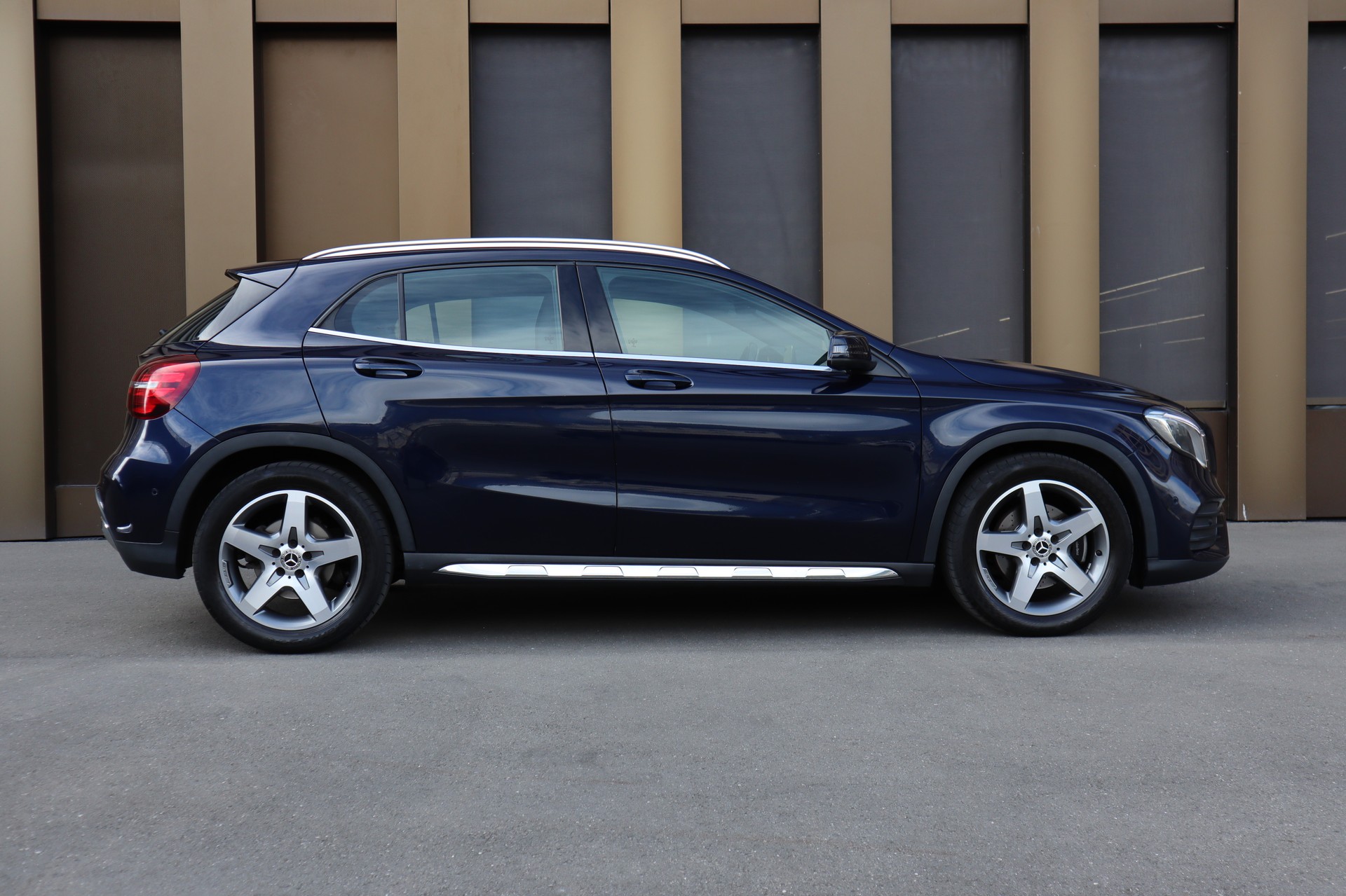 MERCEDES-BENZ GLA 250 AMG Line 4Matic 7G-DCT-image-3